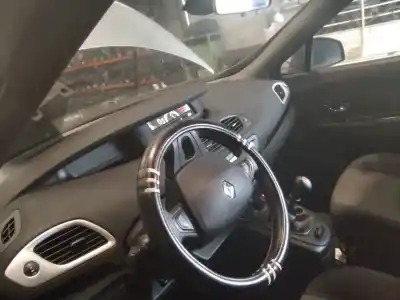 Veicolo di demolizione renault scenic iii expression dell'anno 2001 alimentato k9k846