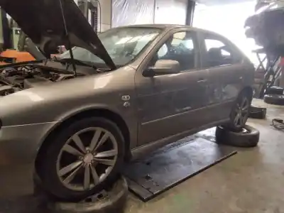 Veículo de Sucata seat leon (1m1) sport f.r. 150 cv / 110 kw do ano 2001 alimentado arl