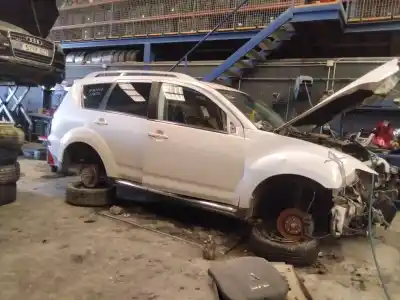 Scrapping Vehicle mitsubishi outlander (cw0) motion 4wd of the year 2001 powered 4hn