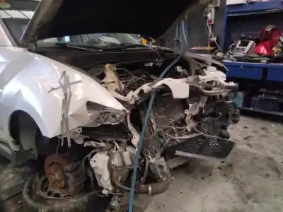 Scrapping Vehicle mitsubishi outlander (cw0) motion 4wd of the year 2001 powered 4hn