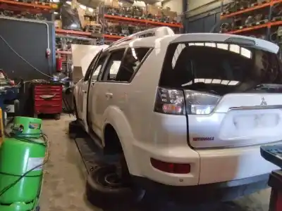 Scrapping Vehicle mitsubishi outlander (cw0) motion 4wd of the year 2001 powered 4hn