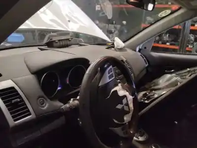 Scrapping Vehicle mitsubishi outlander (cw0) motion 4wd of the year 2001 powered 4hn