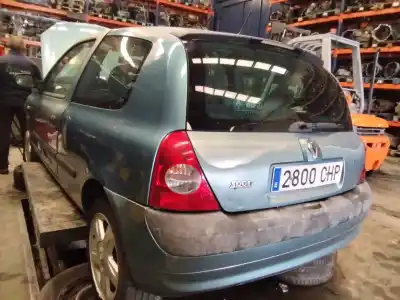Здавання транспортного засобу RENAULT CLIO II FASE II (B/CB0) Pack Authentique року 2001 потужний 