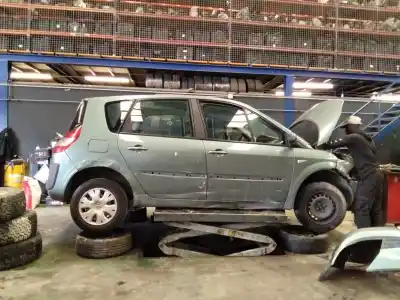 Veicolo di demolizione RENAULT SCENIC II Grand Exception dell'anno 2001 alimentato 