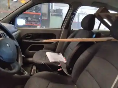 Здавання транспортного засобу renault clio ii fase ii (b/cb0) dynamique року 2001 потужний 