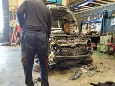 Veículo de Sucata volkswagen jetta (1k2) advance 170 cv / 125 kw do ano 2001 alimentado bmn