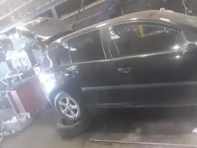 Sloopvoertuig volkswagen golf v berlina (1k1) igolf van het jaar 2001 aangedreven bkc