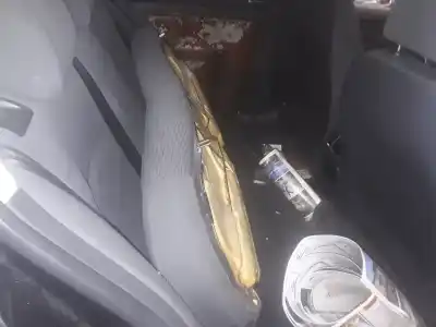 Sloopvoertuig volkswagen golf v berlina (1k1) igolf van het jaar 2001 aangedreven bkc