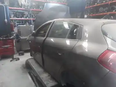 Veicolo di demolizione fiat bravo (198) 1.9 16v dynamic multijet dell'anno 2001 alimentato 310a1027