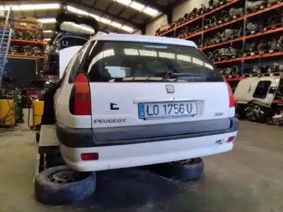 Véhicule à la ferraille peugeot 306 break style de l'année 2001 alimenté wjz