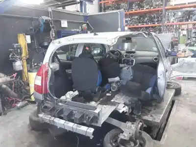 Veículo de Sucata citroen c2 vtr do ano 2001 alimentado 