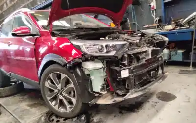 Veículo de Sucata kia stonic (ybcuv) black edition do ano 2001 alimentado 