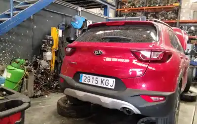 Veículo de Sucata kia stonic (ybcuv) black edition do ano 2001 alimentado 