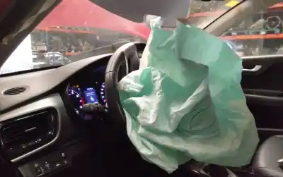 Veículo de Sucata kia stonic (ybcuv) black edition do ano 2001 alimentado 