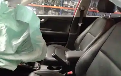 Veículo de Sucata kia stonic (ybcuv) black edition do ano 2001 alimentado 