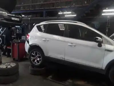 Veicolo di demolizione ford kuga (cbv) trend dell'anno 2001 alimentato ufda