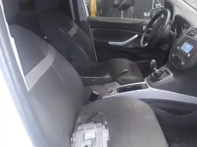 Veicolo di demolizione ford kuga (cbv) trend dell'anno 2001 alimentato ufda