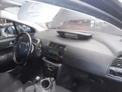 Veículo de Sucata citroen c4 berlina lx do ano 2001 alimentado 9hx