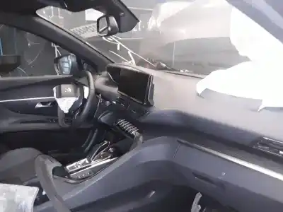 Véhicule à la ferraille peugeot 3008 active de l'année 2001 alimenté yh01