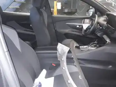 Véhicule à la ferraille peugeot 3008 active de l'année 2001 alimenté yh01