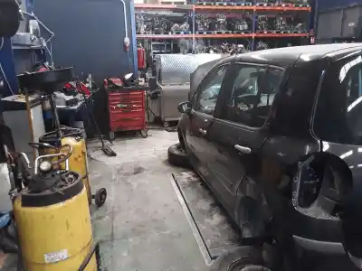 Veículo de Sucata renault modus confort dynamique 98 cv / 72 kw do ano 2001 alimentado k4j770