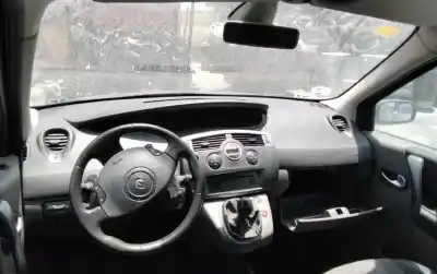Veículo de Sucata renault scenic ii grand luxe dynamique 120 cv / 88 kw do ano 2001 alimentado 