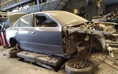 Veículo de Sucata AUDI A4 BERLINA (8E) 2.0 20V CAT (ALT) do ano 2001 alimentado ALT