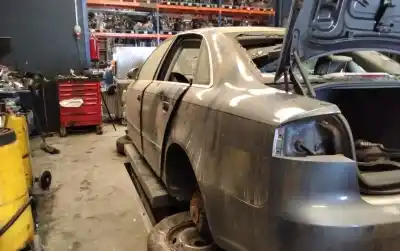 Veículo de Sucata audi a4 berlina (8e) 2.0 20v cat (alt) do ano 2001 alimentado alt