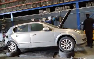 Veículo de Sucata opel astra h berlina elegance do ano 2001 alimentado z19dth