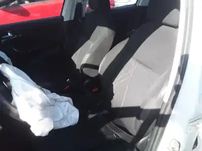 Vehicul casat peugeot 208 allure al anului 2001 alimentat hm01