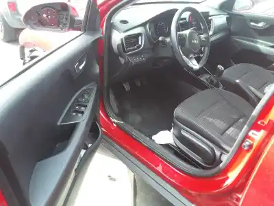 Vehicul casat kia stonic (ybcuv) platinum edition al anului 2001 alimentat g3lf