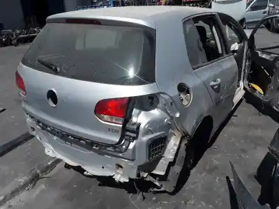 Veículo de Sucata volkswagen golf vi (5k1) 2.0 tdi do ano 2001 alimentado 0