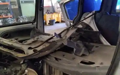 Здавання транспортного засобу renault kangoo (f/kc0) rn/alap modell (kcoa/c/d/e/h/u) року 2001 потужний  Здавання транспортного засобу renault kangoo (f/kc0) rn/alap modell (kcoa/c/d/e/h/u) року 2001 потужний