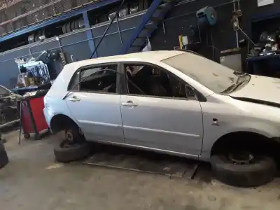 Veículo de Sucata toyota corolla (e12) 2.0 d-4d linea terra berlina do ano 2001 alimentado 