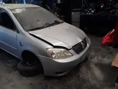 Veículo de Sucata toyota corolla (e12) 2.0 d-4d linea terra berlina do ano 2001 alimentado 