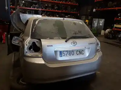 Veículo de Sucata toyota corolla (e12) 2.0 d-4d linea terra berlina do ano 2001 alimentado 