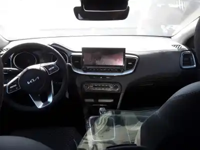 Здавання транспортного засобу kia xceed etech phev 141 cv / 104 kw року 2001 потужний g4lk