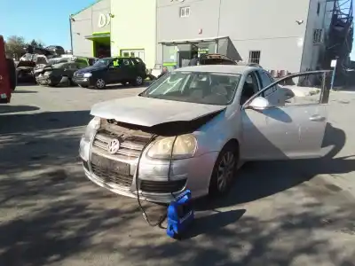 Veículo de Sucata VOLKSWAGEN JETTA (1K2) Advance 150 CV / 110 KW do ano 2001 alimentado BLR