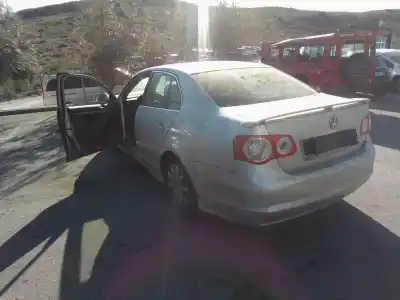 Veículo de Sucata volkswagen jetta (1k2) advance 150 cv / 110 kw do ano 2001 alimentado blr