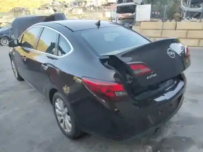 Здавання транспортного засобу opel astra j lim. excellence року 2001 потужний 