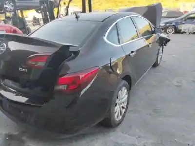 Здавання транспортного засобу opel astra j lim. excellence року 2001 потужний 