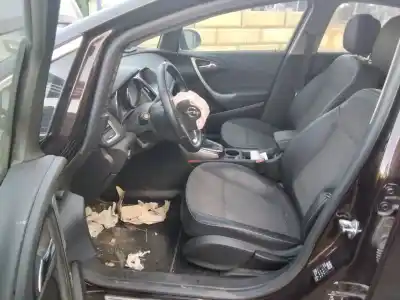 Здавання транспортного засобу opel astra j lim. excellence року 2001 потужний 