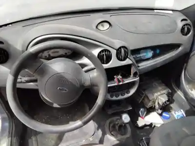 Veicolo di demolizione ford ka (ccq) básico dell'anno 2001 alimentato 