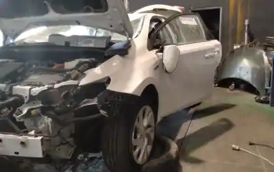 Scrapping Vehicle toyota auris hybrid active of the year 2001 powered 2zr
