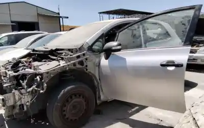 Scrapping Vehicle toyota auris ts of the year 2001 powered 1nd