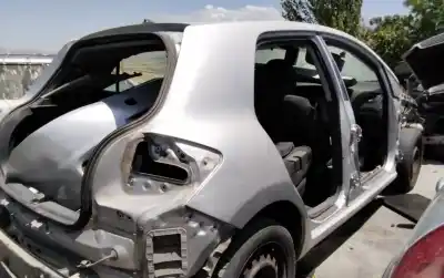 Scrapping Vehicle toyota auris ts of the year 2001 powered 1nd