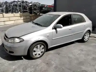Veículo de Sucata chevrolet lacetti sx do ano 2001 alimentado 