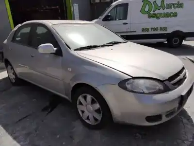 Veículo de Sucata chevrolet lacetti sx do ano 2001 alimentado 