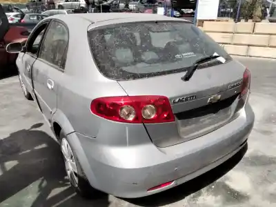 Veículo de Sucata chevrolet lacetti sx do ano 2001 alimentado 