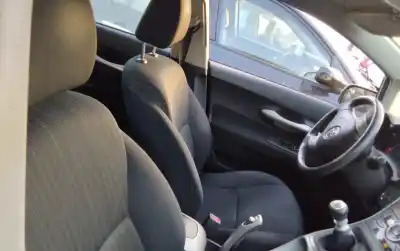 Veículo de Sucata toyota auris (_e15_) 2.0 d-4d (ade150_) do ano 2001 alimentado 1ad